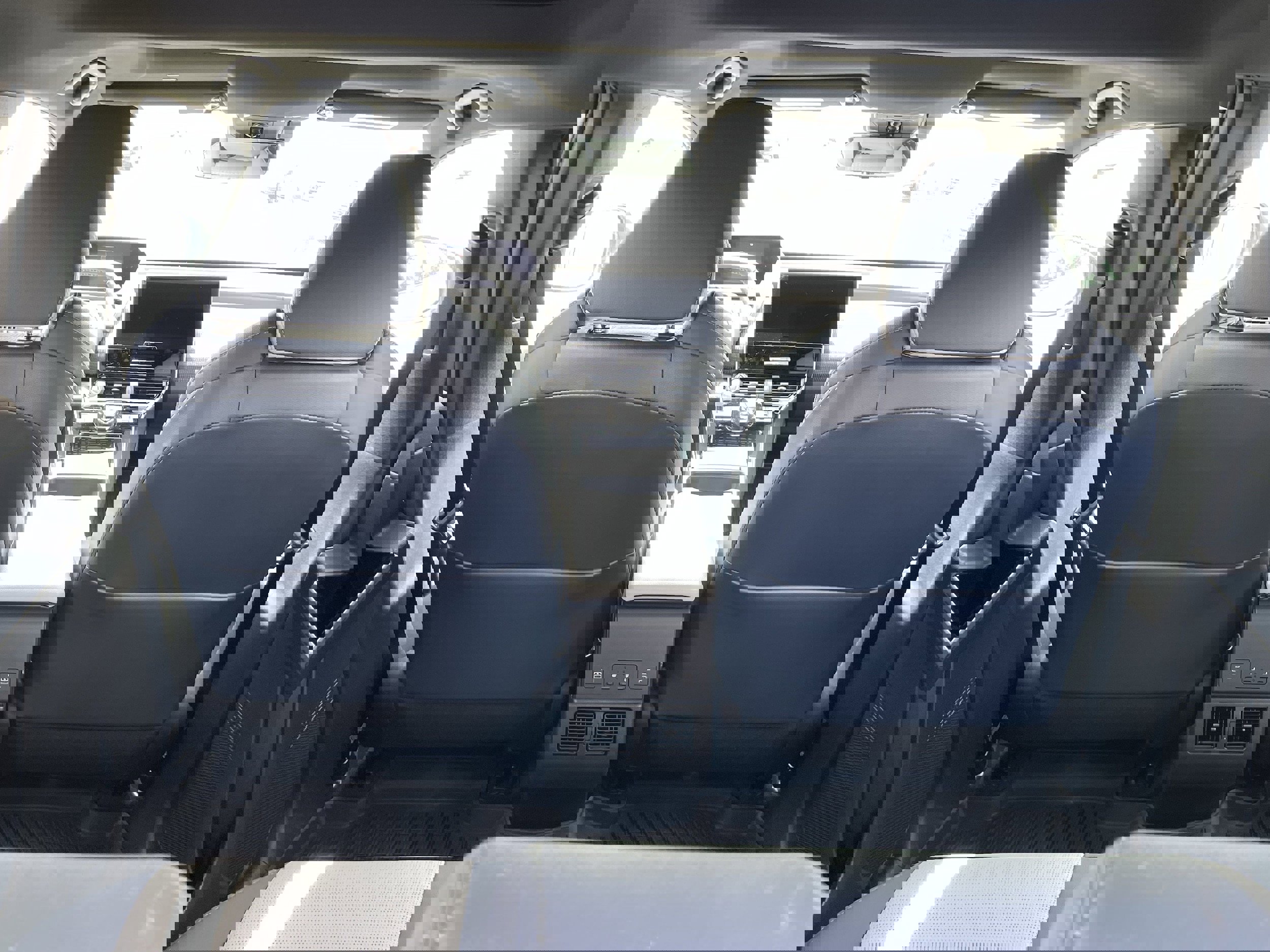 Vehicle image 14 of 34