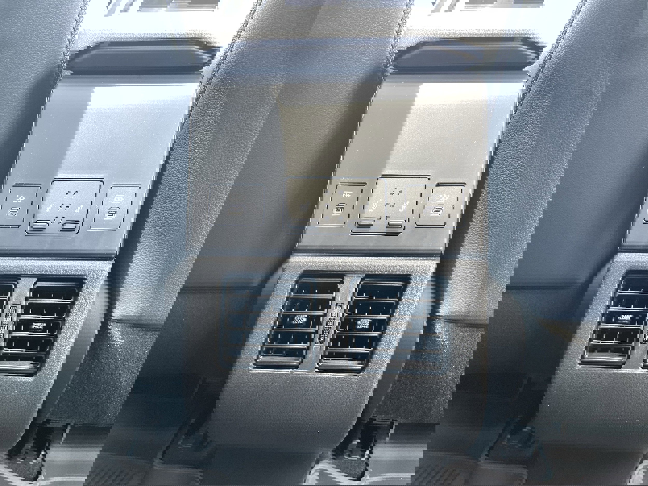 Vehicle image 11 of 34