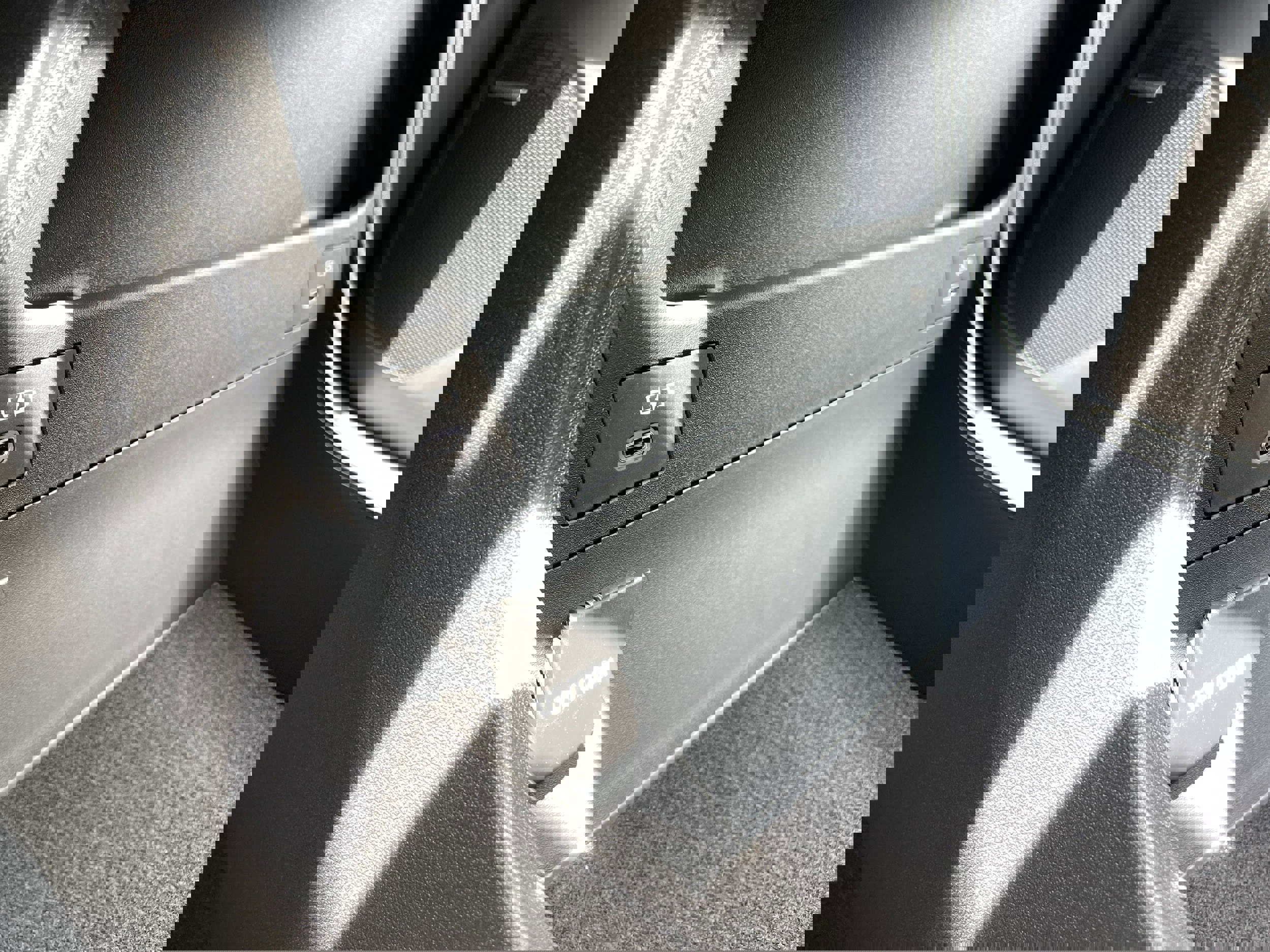 Vehicle image 25 of 34