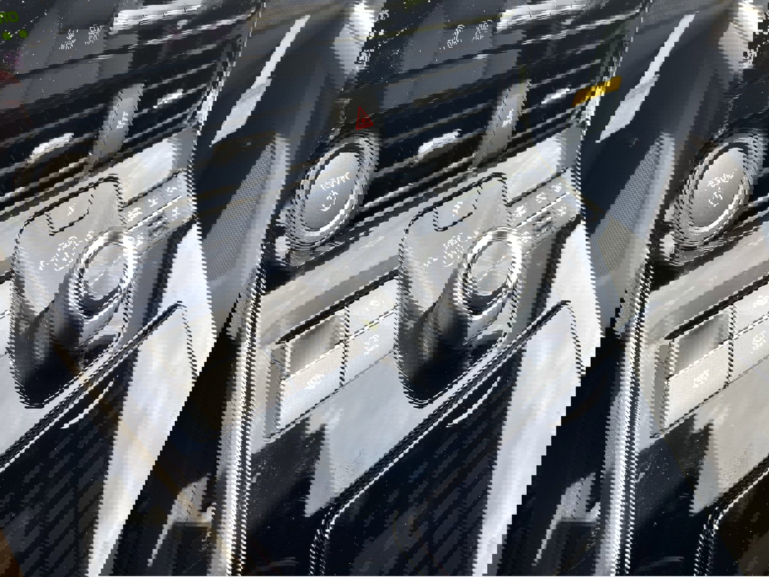 Vehicle image 22 of 34