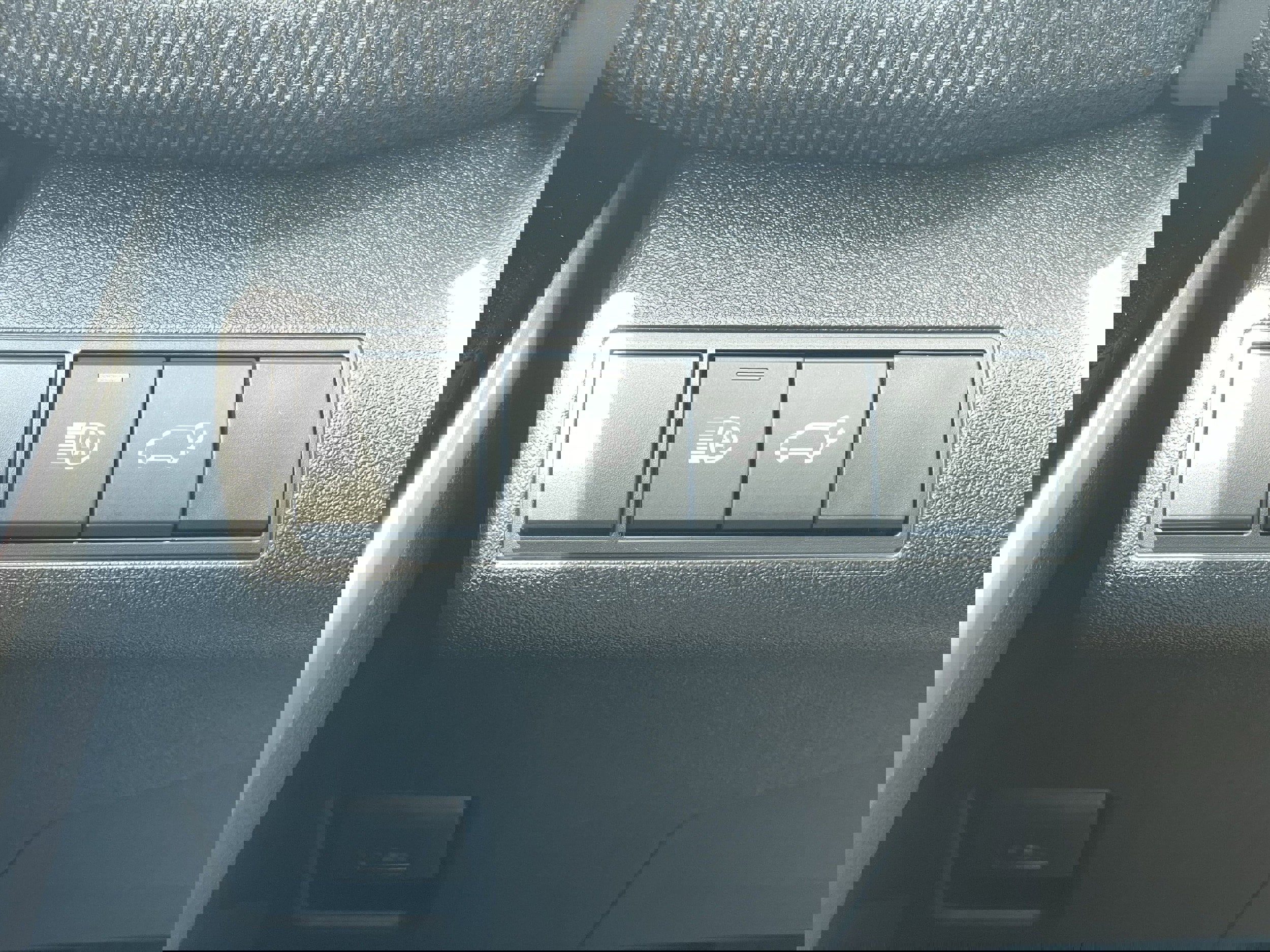 Vehicle image 20 of 34