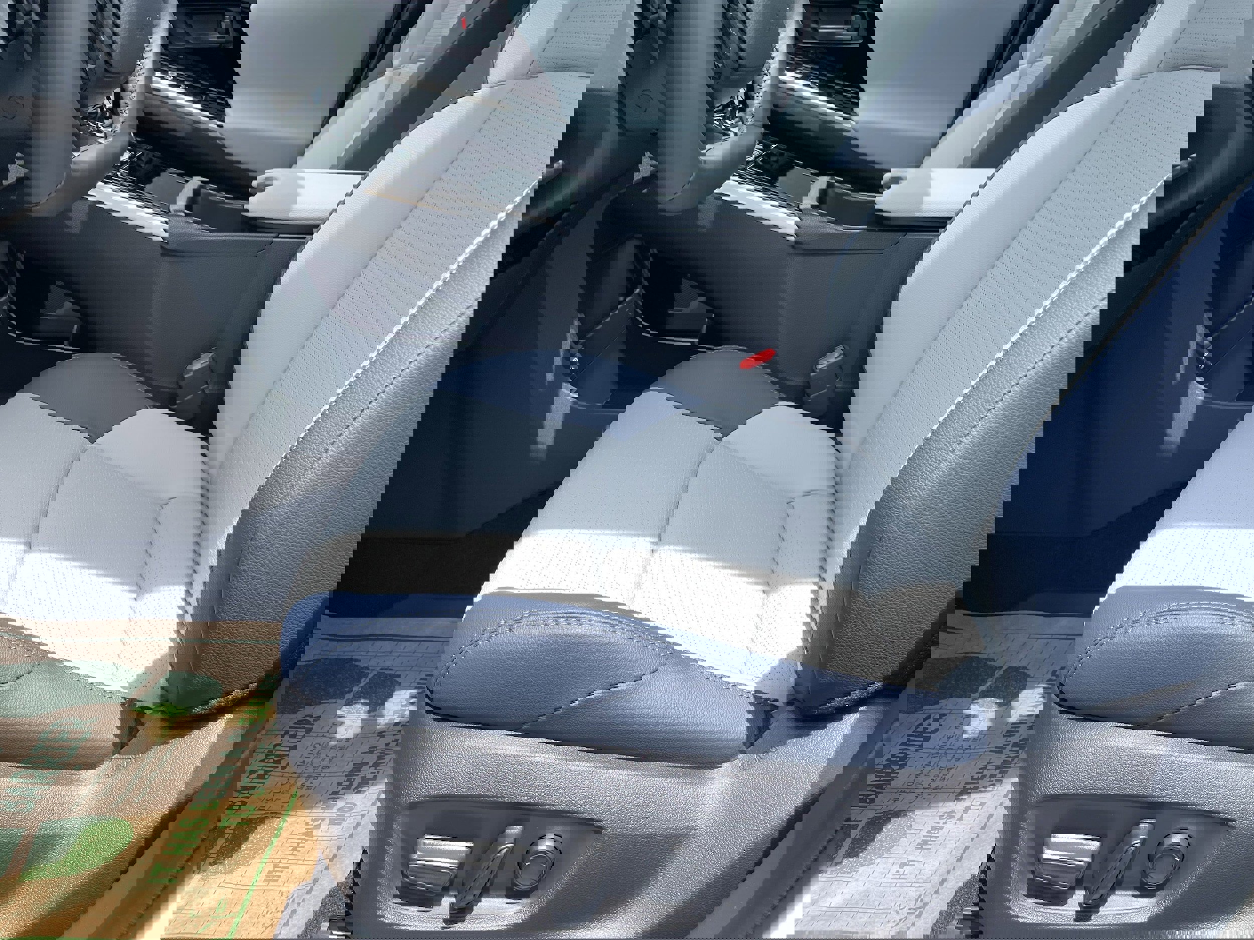 Vehicle image 31 of 34
