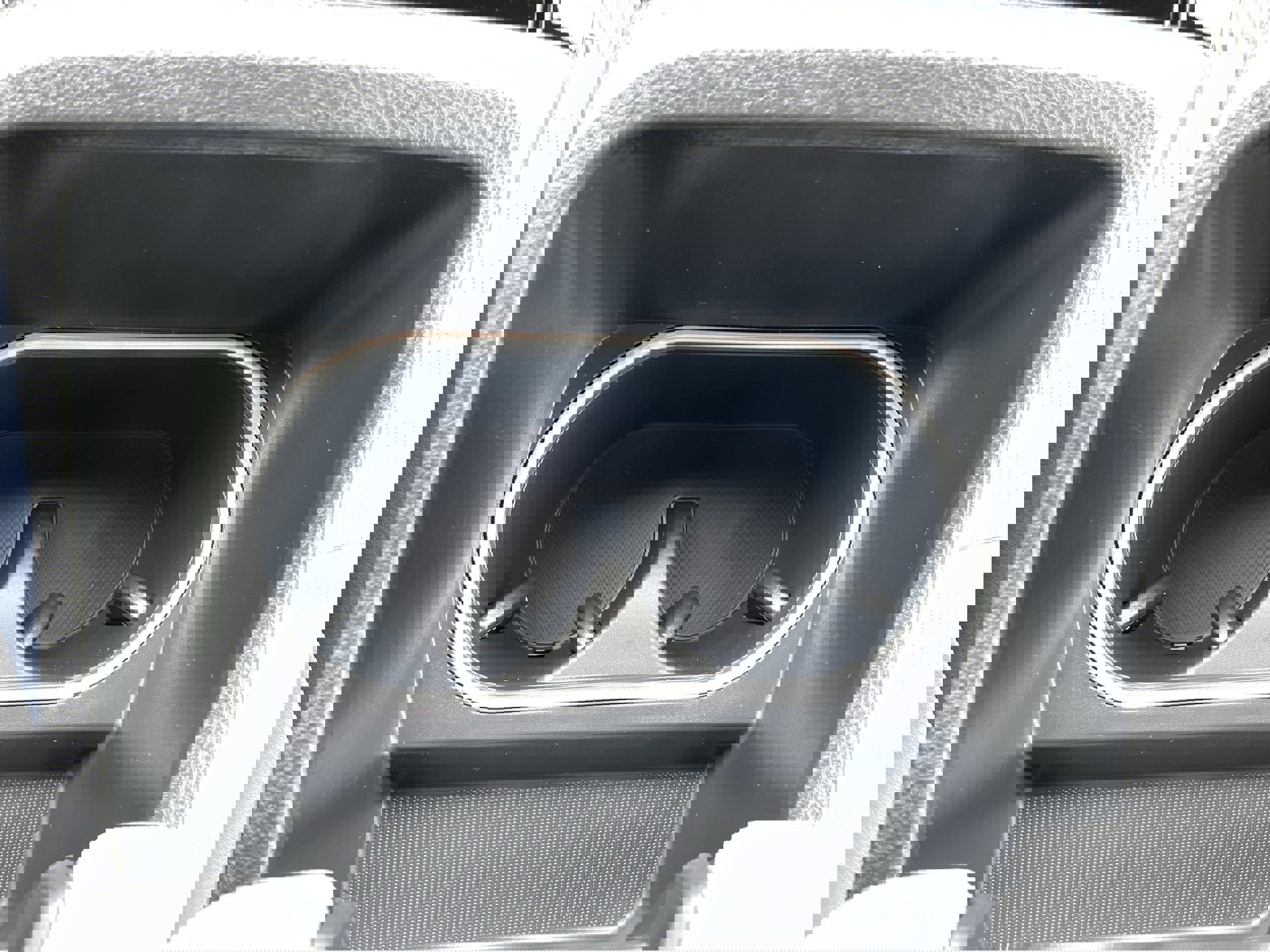 Vehicle image 24 of 34