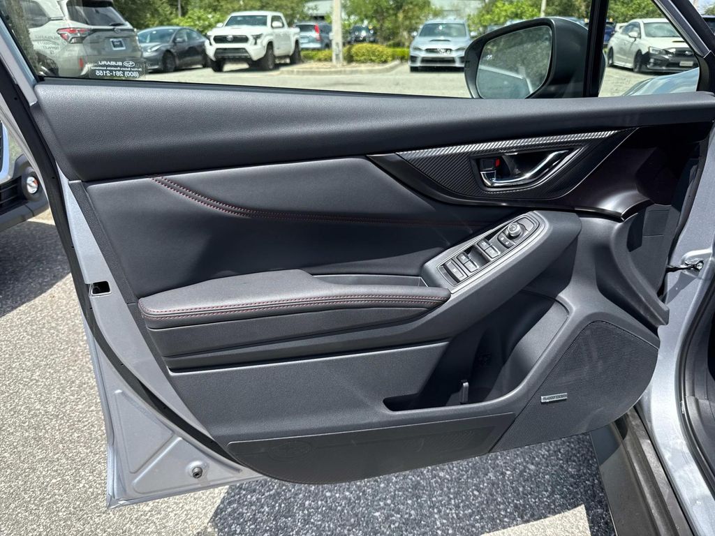 Vehicle image 25 of 38