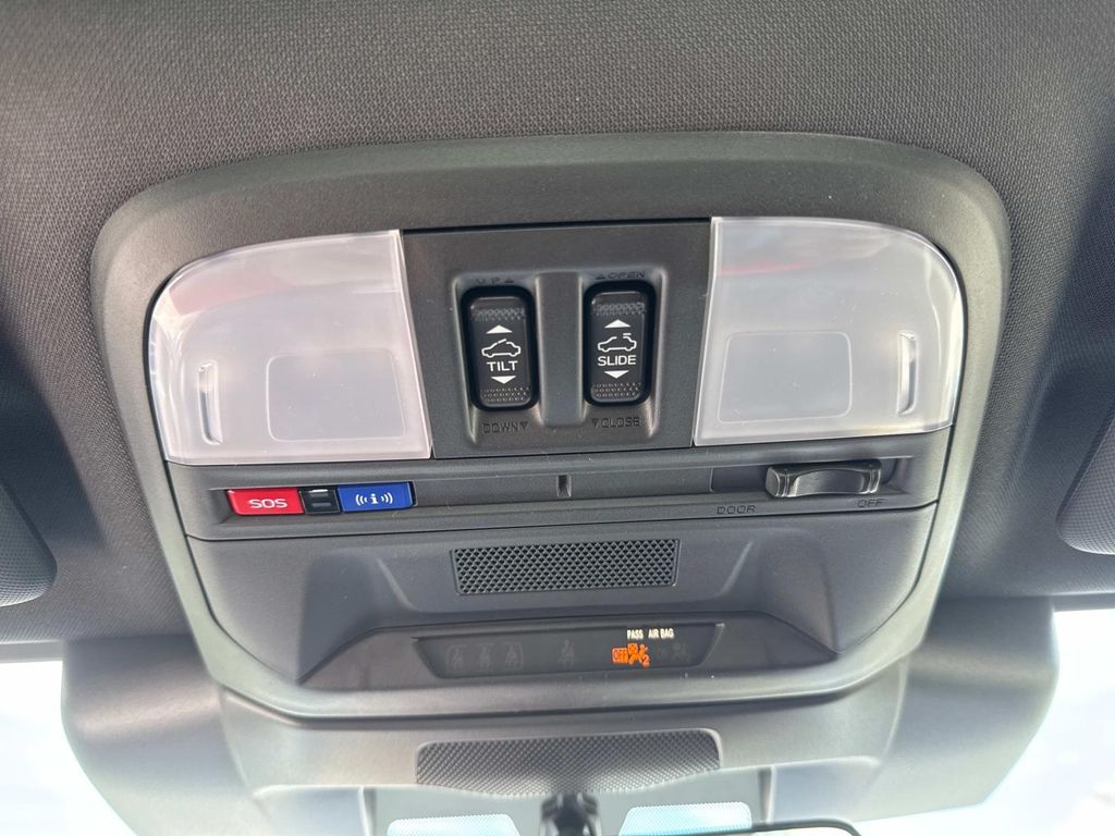 Vehicle image 32 of 38