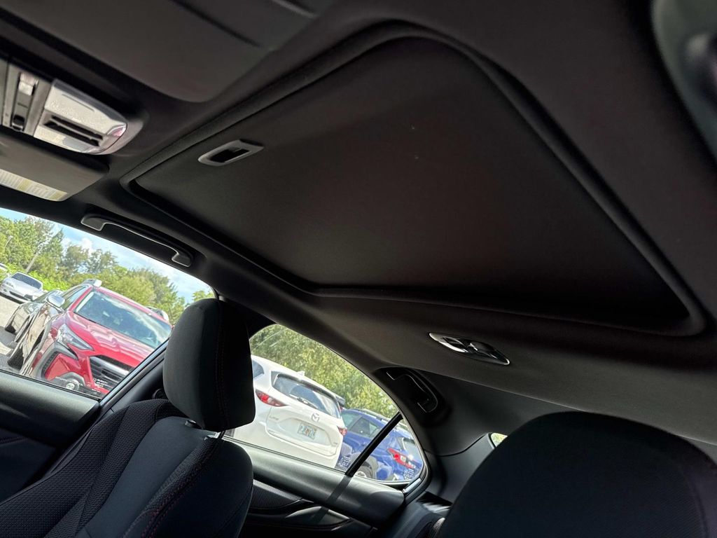 Vehicle image 29 of 38