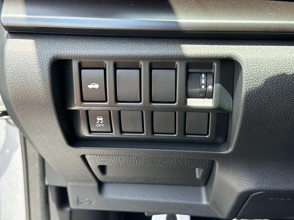 Vehicle image 26 of 38