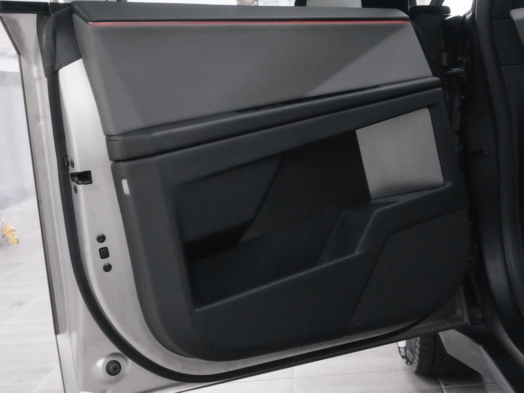 Vehicle image 29 of 34