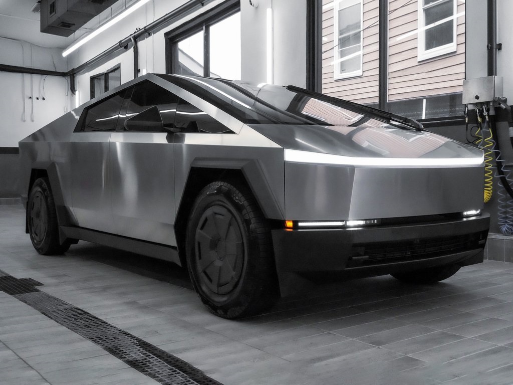 Vehicle image 2 of 34