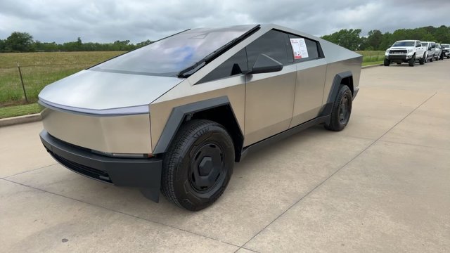 2025 Tesla Cybertruck Long Range Image 1 of 28