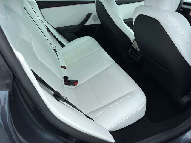 Vehicle image 10 of 13