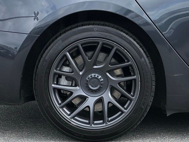 Vehicle image 8 of 13
