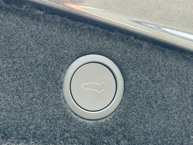 Vehicle image 12 of 13