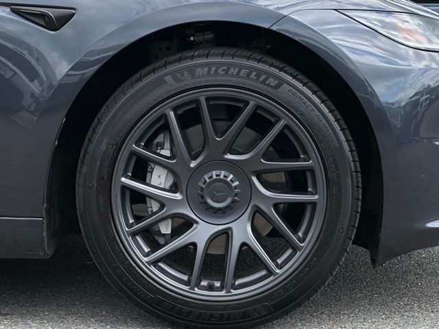 Vehicle image 7 of 13