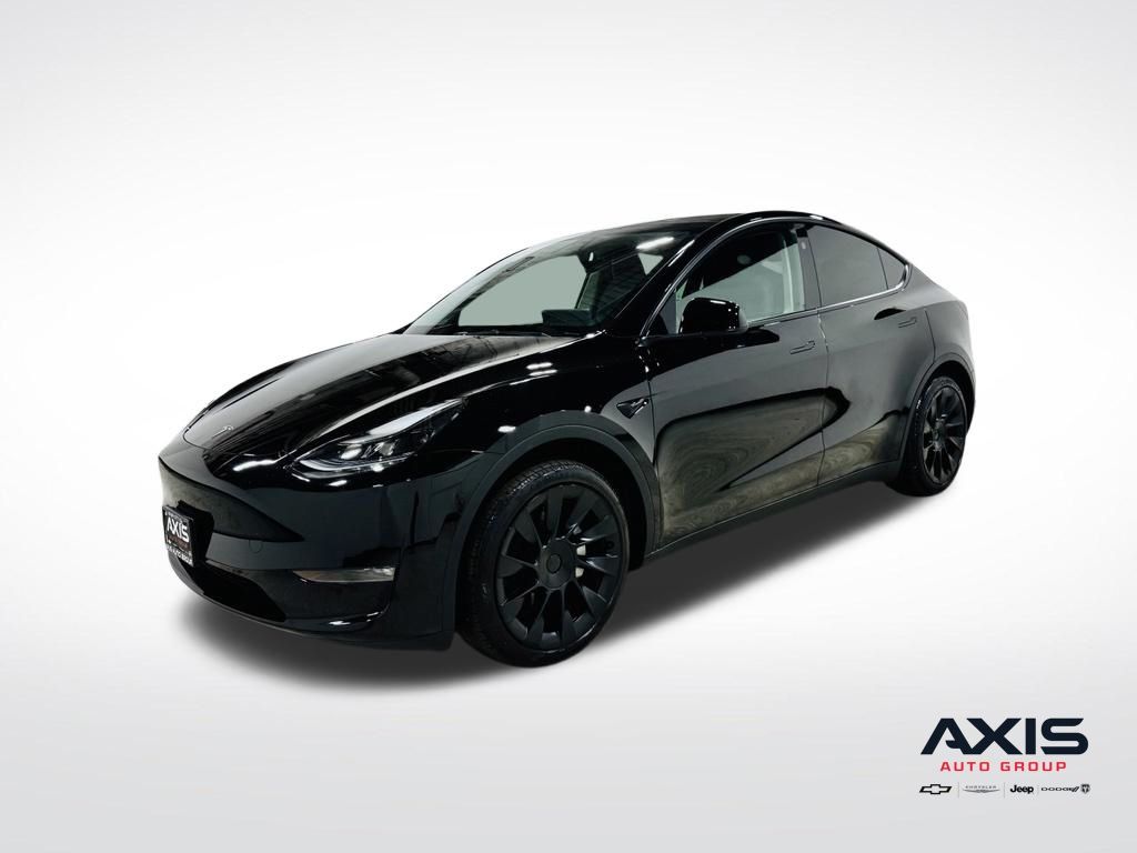 2025 Tesla Model Y Long Range Image 2 of 54