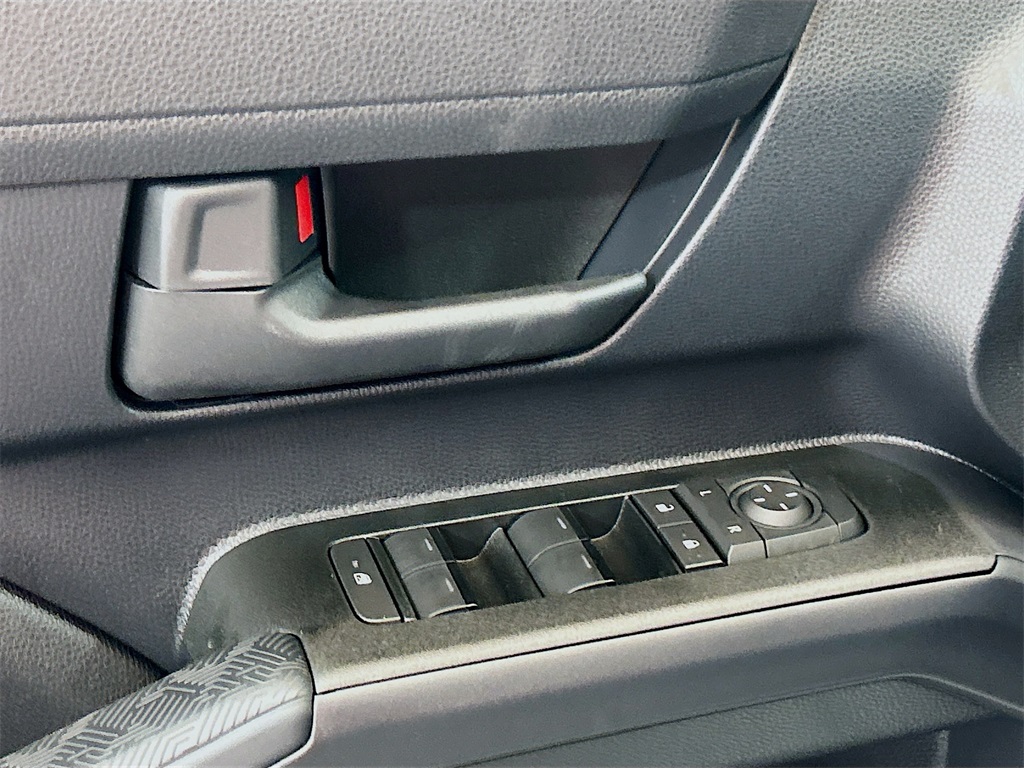 Vehicle image 24 of 28