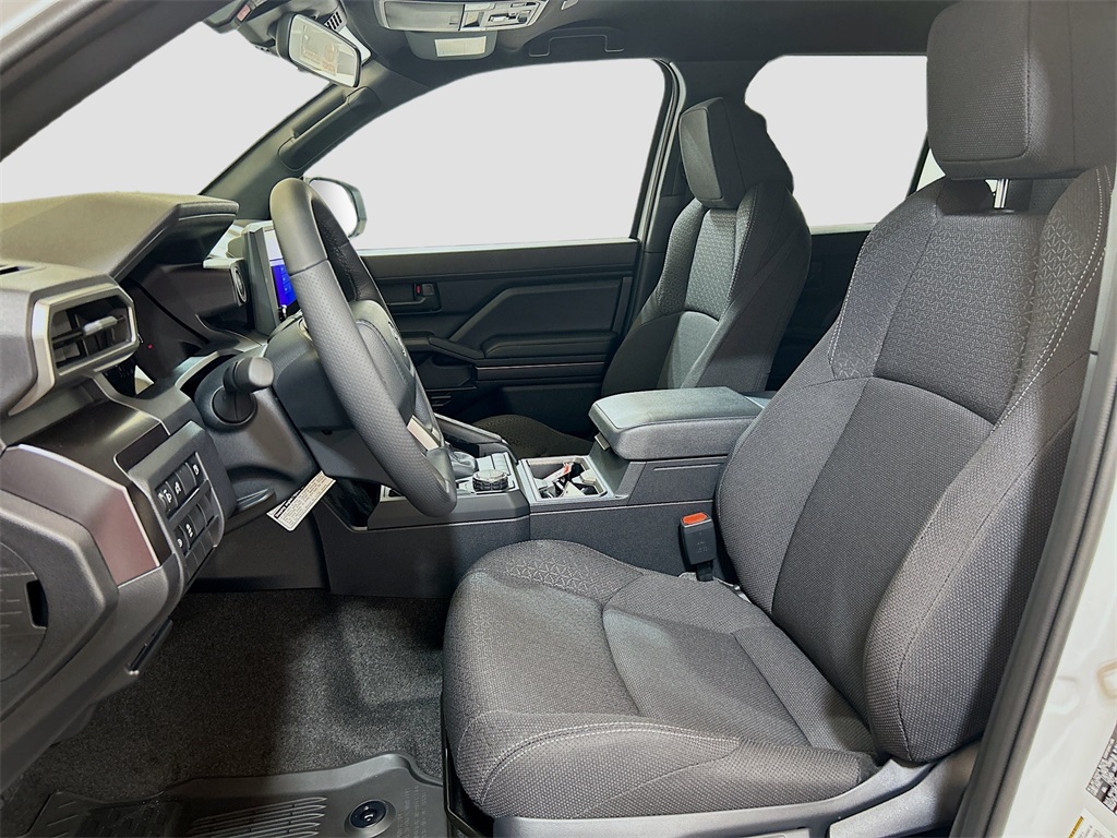 Vehicle image 14 of 28