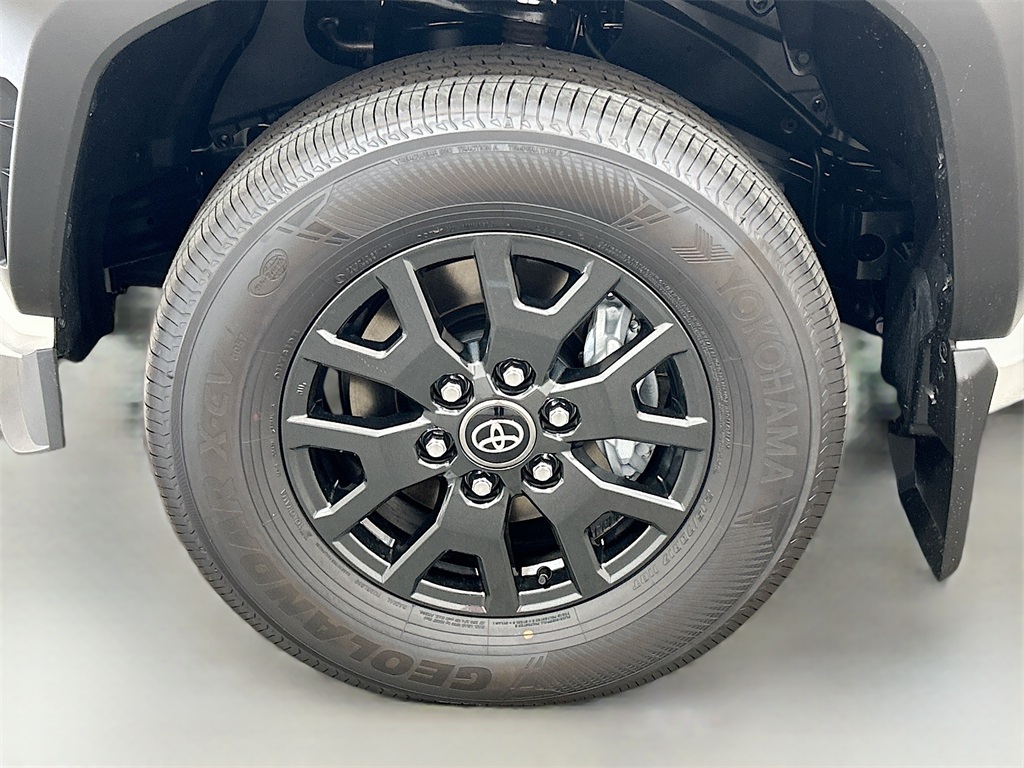 Vehicle image 8 of 28