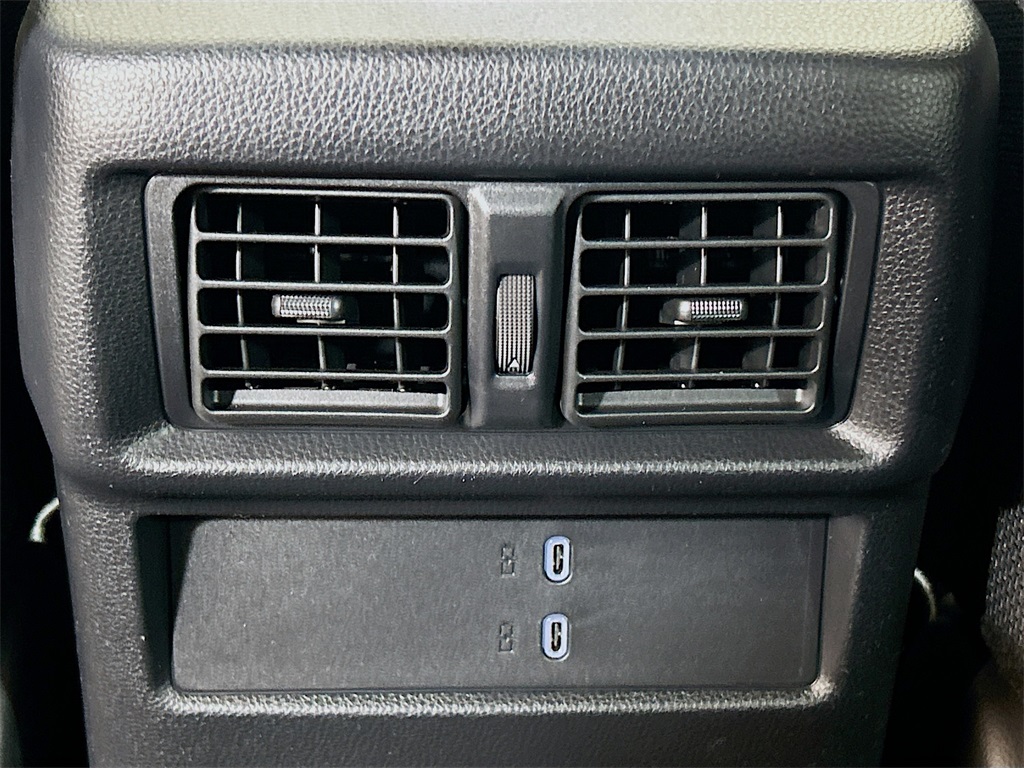 Vehicle image 23 of 28