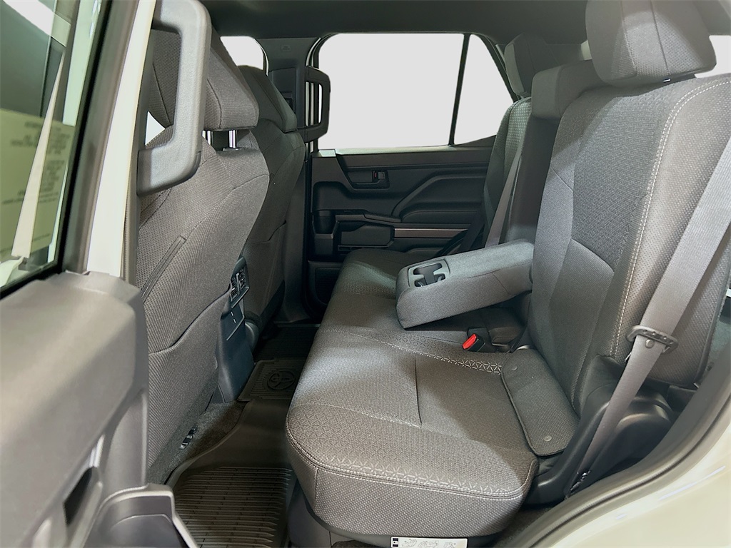 Vehicle image 11 of 28
