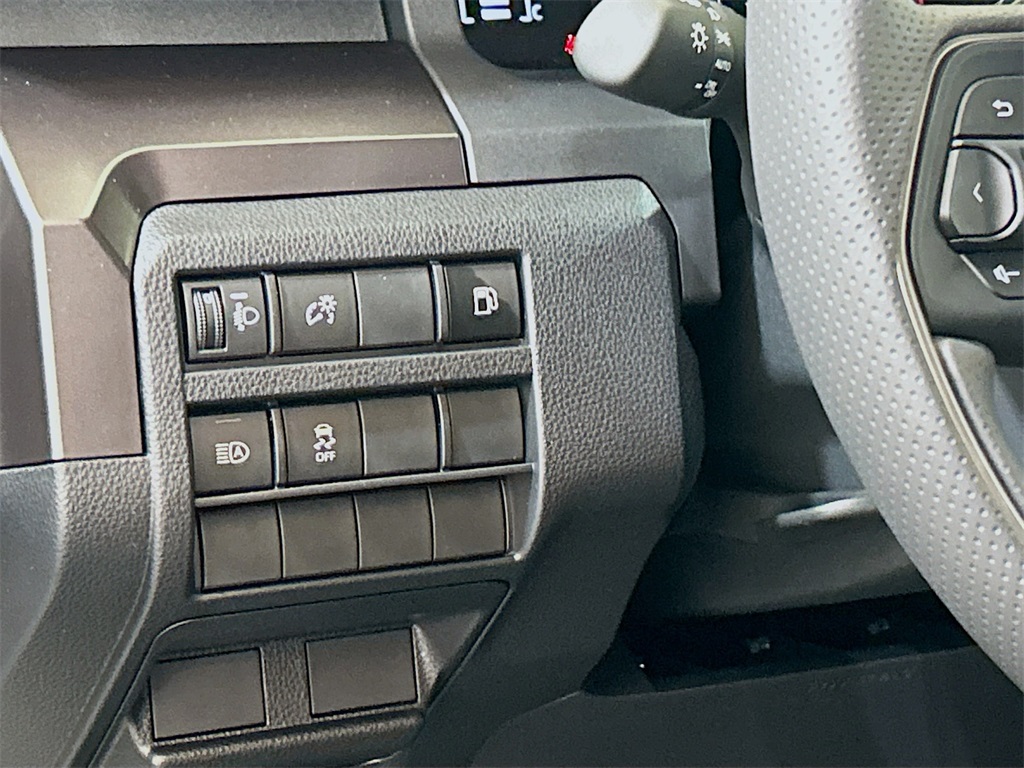 Vehicle image 25 of 28