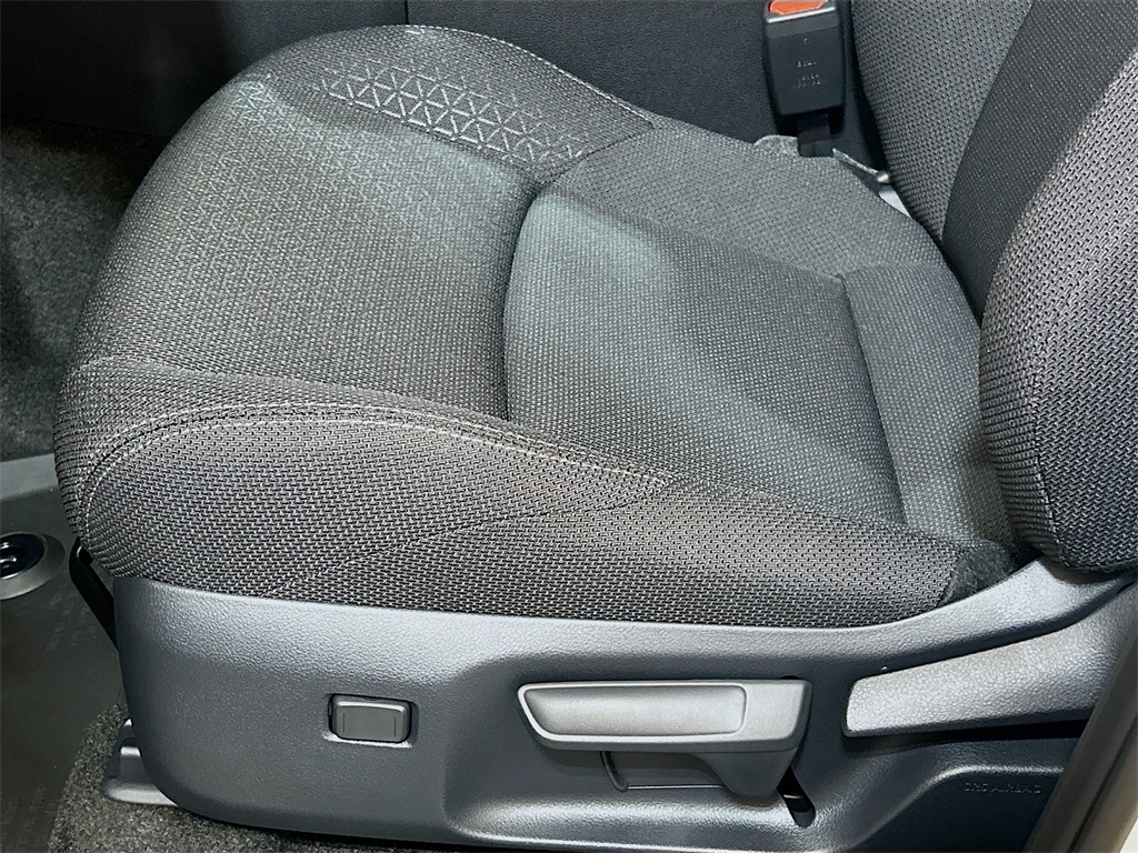 Vehicle image 26 of 28