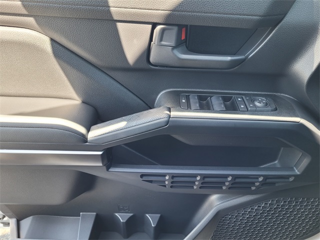 Vehicle image 28 of 29