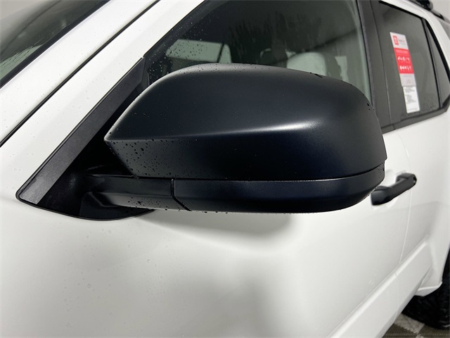 Vehicle image 28 of 33
