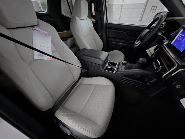 Vehicle image 12 of 33