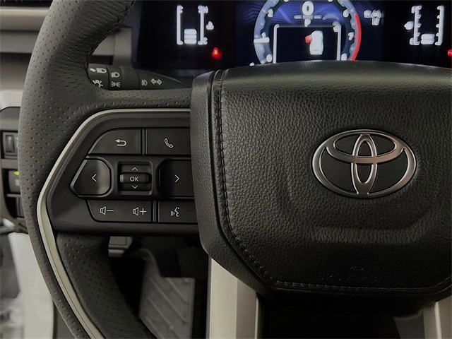 Vehicle image 31 of 33
