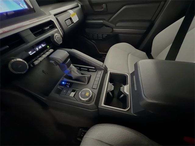 Vehicle image 21 of 33