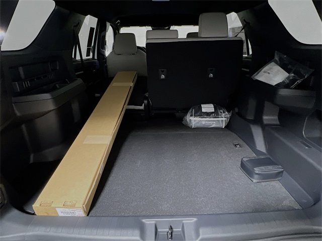 Vehicle image 10 of 33