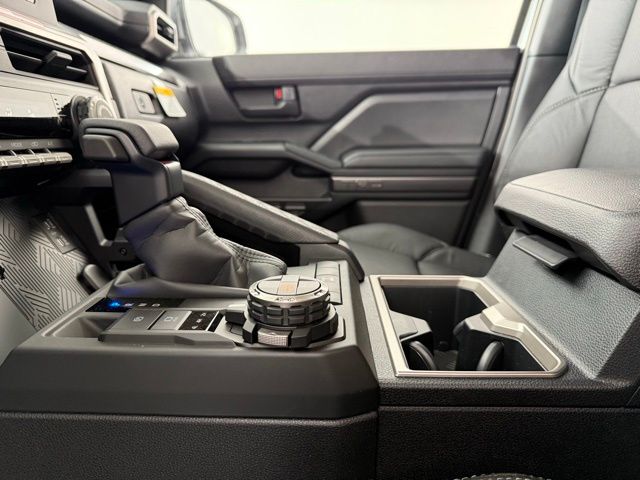 Vehicle image 40 of 56