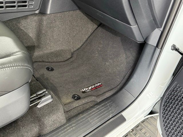 Vehicle image 32 of 56