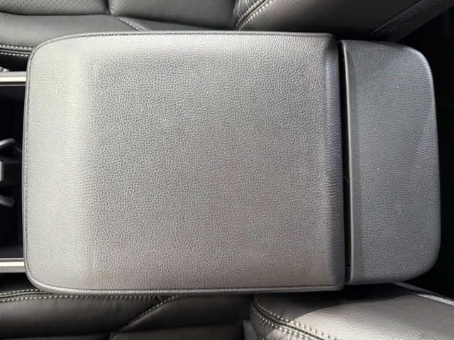 Vehicle image 41 of 56