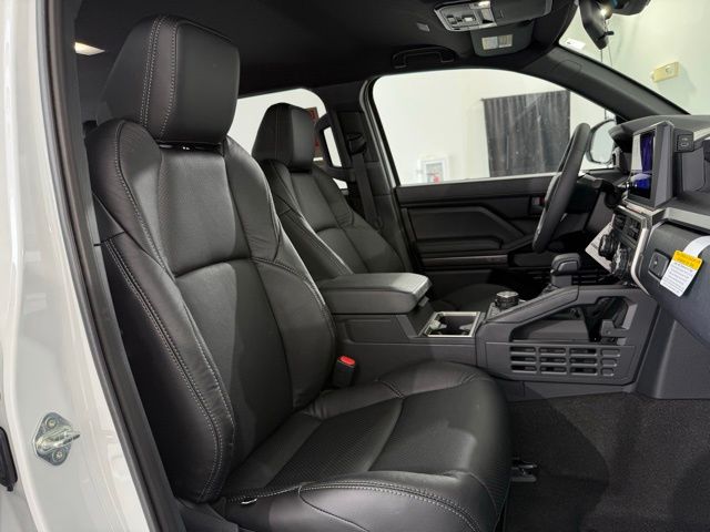 Vehicle image 31 of 56