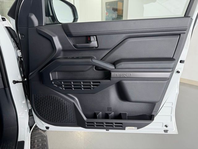 Vehicle image 33 of 56