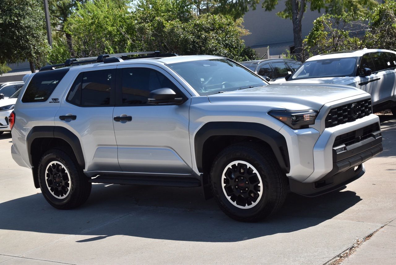 2025 Toyota 4Runner Image 2 of 41
