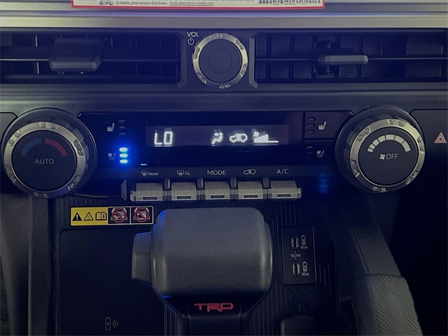 Vehicle image 31 of 33