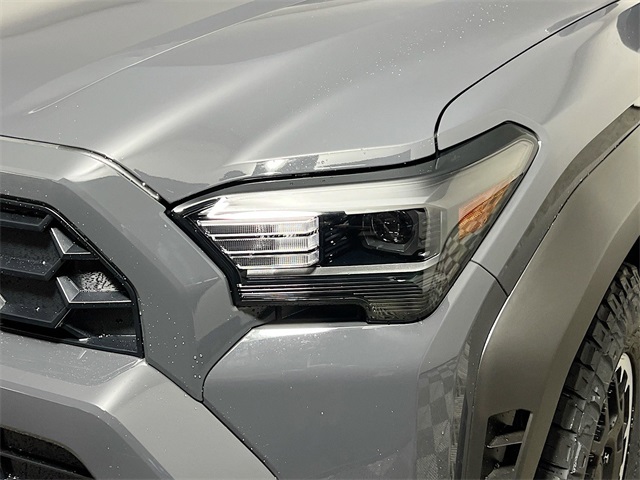 Vehicle image 22 of 33
