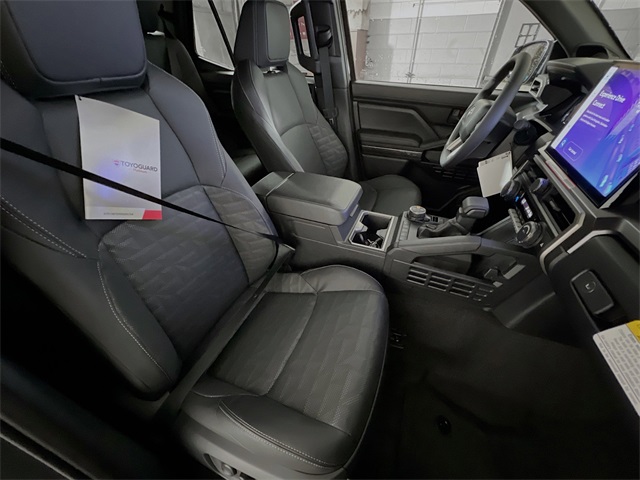 Vehicle image 11 of 33