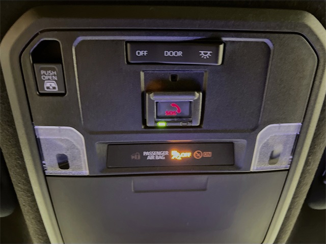 Vehicle image 28 of 33