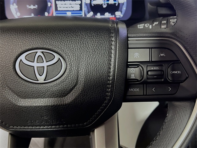 Vehicle image 16 of 33