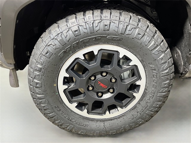 Vehicle image 9 of 33