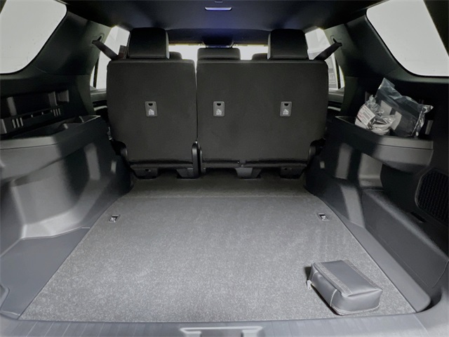 Vehicle image 10 of 33