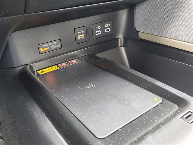Vehicle image 32 of 34