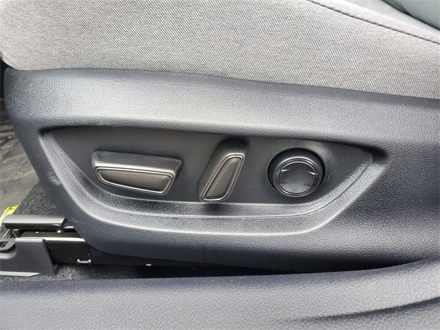 Vehicle image 17 of 34
