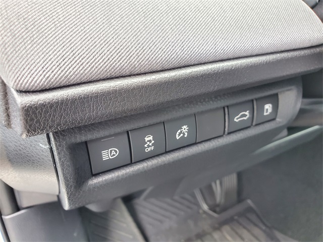 Vehicle image 19 of 34