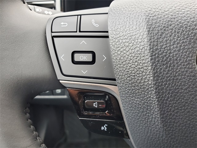 Vehicle image 21 of 34