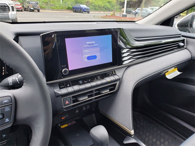 Vehicle image 24 of 34